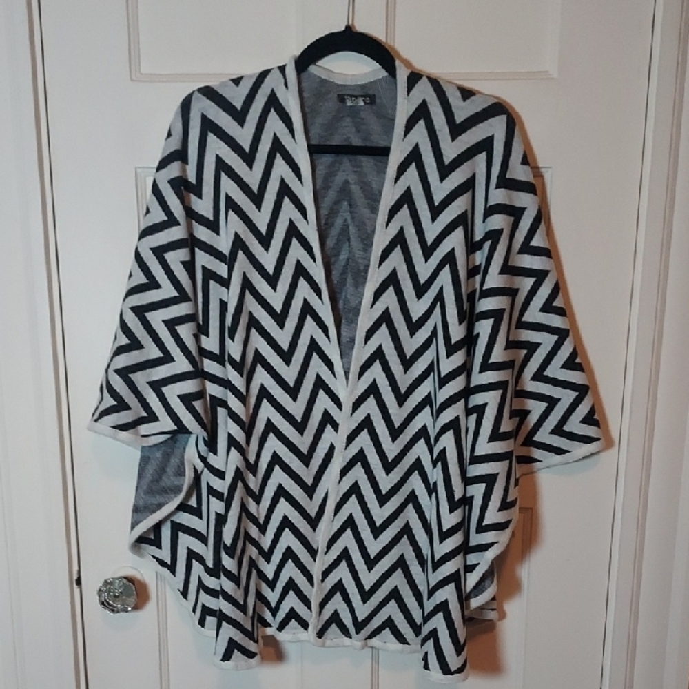 Janice Women's Knit Chevron Black and White Cape One Size